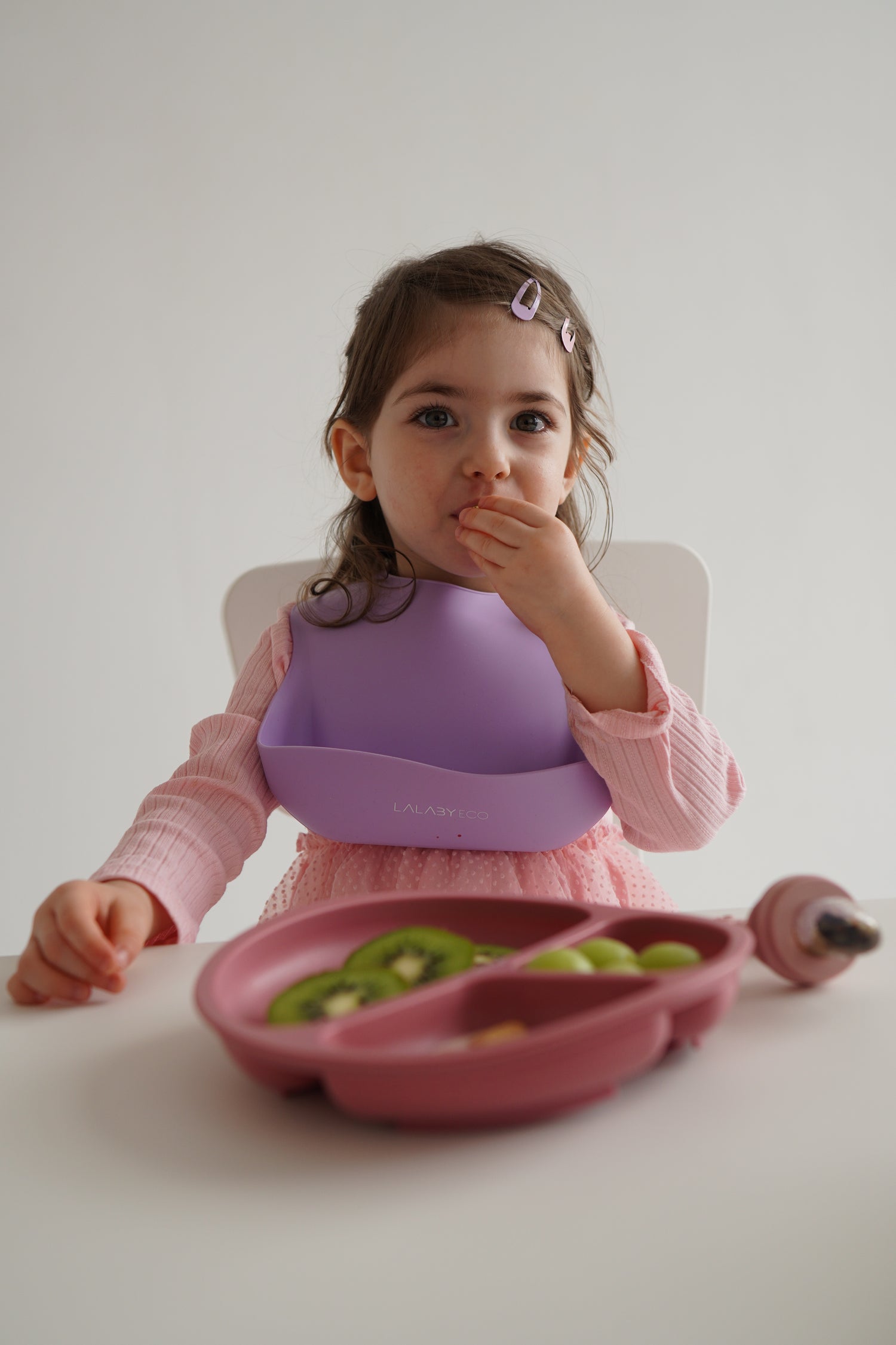Lalaby Soft Bib  – Śliniak silikonowy z kieszonką